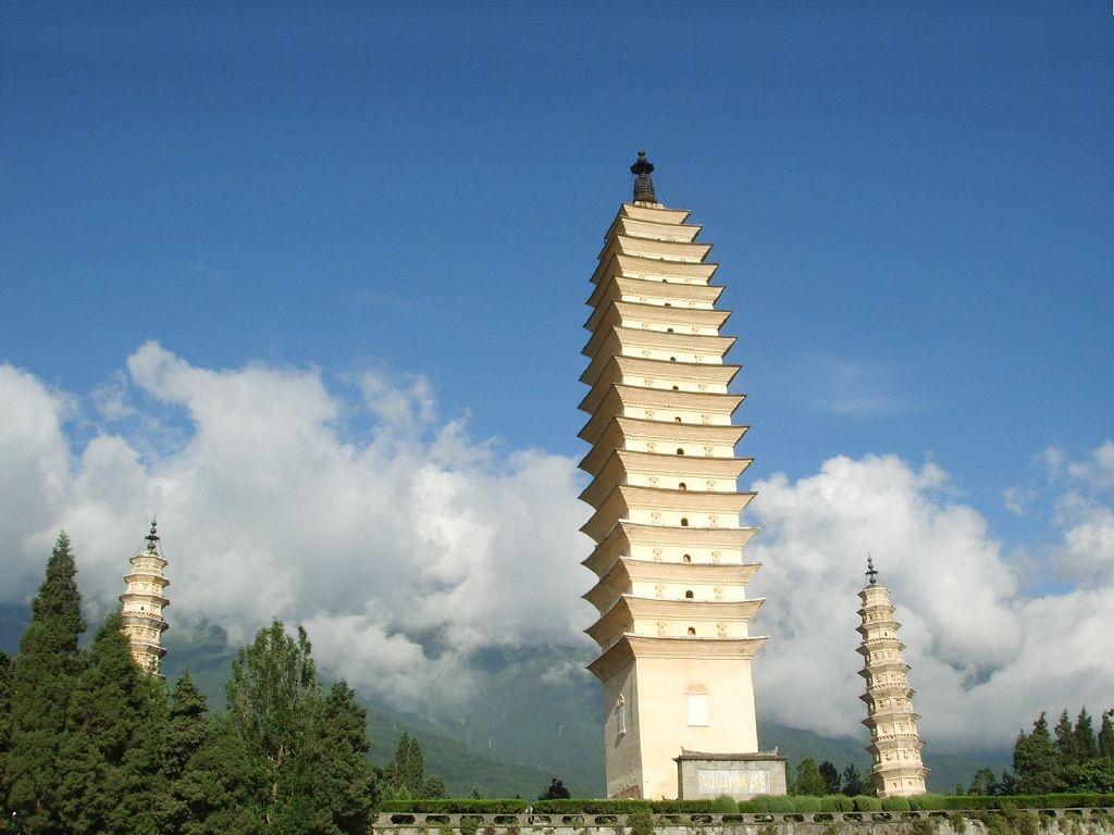 <a href=http://www.cyts.ha.cn/ly/dali/ target=_blank class=infotextkey>大理</a>崇圣寺三塔.jpg