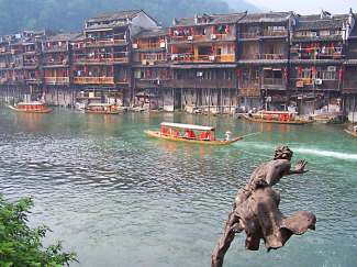 经典品质：张家界、大峡谷（玻璃桥）、凤凰古城双卧六日游