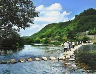古韵山川：西江千户苗寨、梵净山、镇远精华双卧七日游