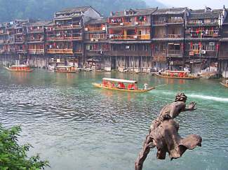 经典品质：凤凰古城一地双卧四日游