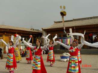 西宁、青海湖、塔尔寺、互助土族、沙坡头、影视城、鸣翠湖双卧六日游