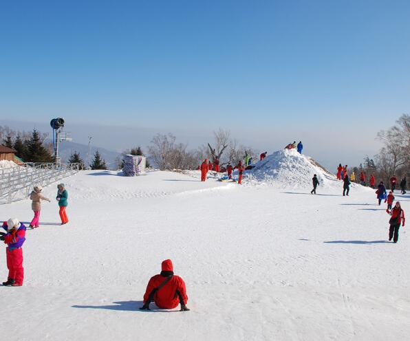 冬享A：哈尔滨、亚布力滑雪、雪乡、镜泊湖冰瀑双卧七日游