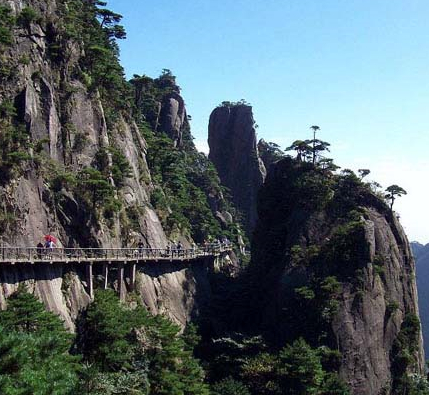 <a href=http://www.cyts.ha.cn/ly/sanqingshan/ target=_blank class=infotextkey>三清山</a>西华台.jpg