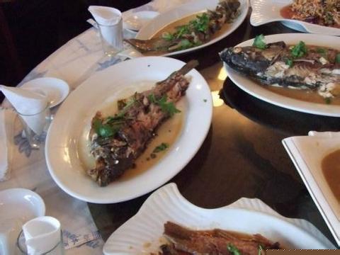 郑州青旅,河南青旅,郑州旅行社,镜 泊湖全鱼宴