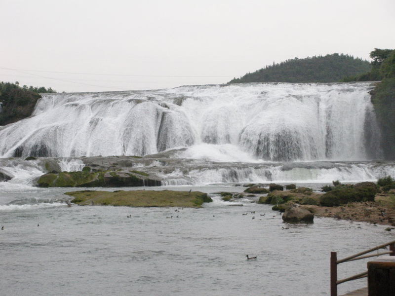贵州黄果树天星桥陡坡塘青岩古镇湿地公园天河潭遵义双卧七日游